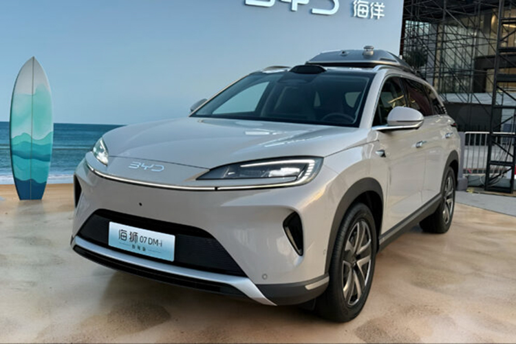BYD Sealion 07 DM-i sap ve Viet Nam, co cua 