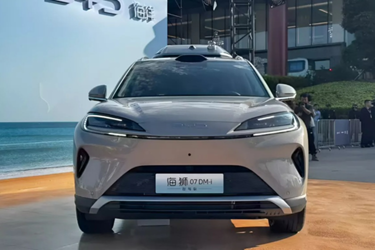 BYD Sealion 07 DM-i sap ve Viet Nam, co cua 