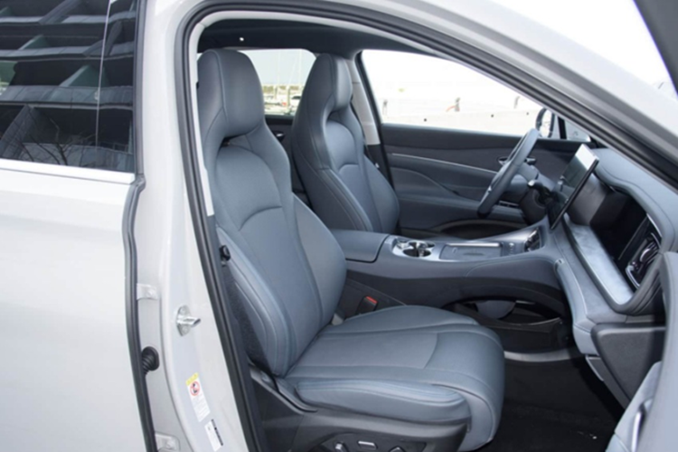 BYD Sealion 07 DM-i sap ve Viet Nam, co cua 