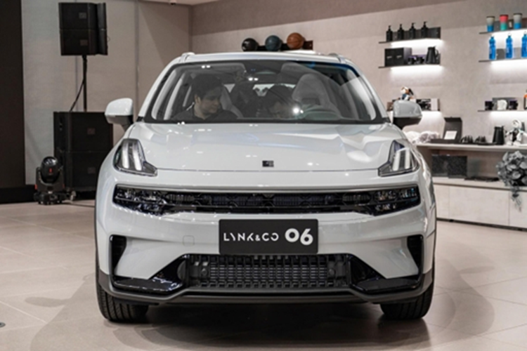 Lynk & Co 06 tu 690 trieu ve Viet Nam bi cat trang bi?-Hinh-3