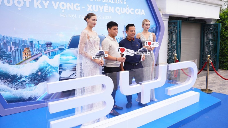 BYD Sealion 6 - SUV xăng lai điện đầu tiên ra mắt tại miền Bắc - Hình 3 BYD Sealion 6 - SUV xang lai dien dau tien ra mat tai mien Bac-Hinh-3