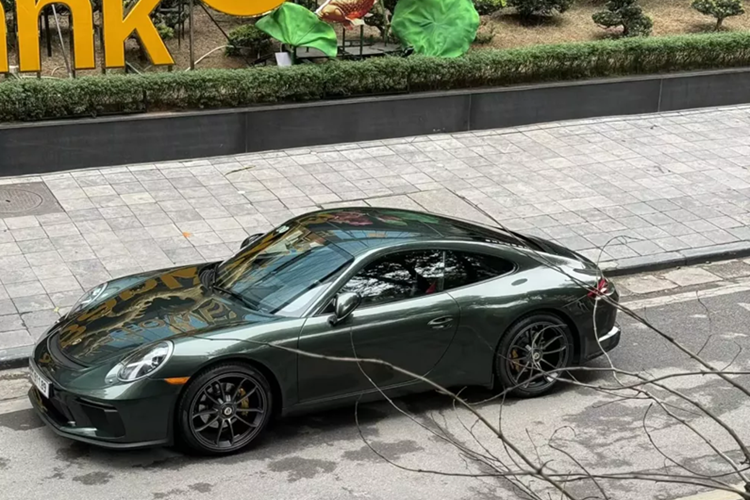 Ngam Porsche 911 991 dam chat 