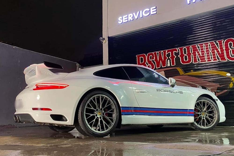 Ngam Porsche 911 991 dam chat 