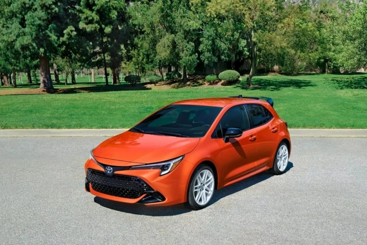 Can canh Toyota Corolla FX 2026 ban gioi han chi 1.600 xe