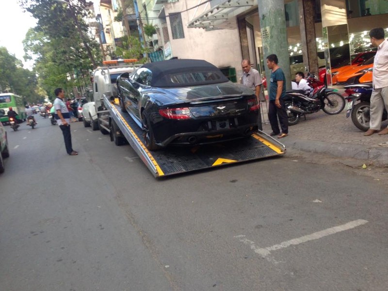 Sieu xe mui tran tien ty Aston Martin Vanquish thu 2 ve VN-Hinh-2