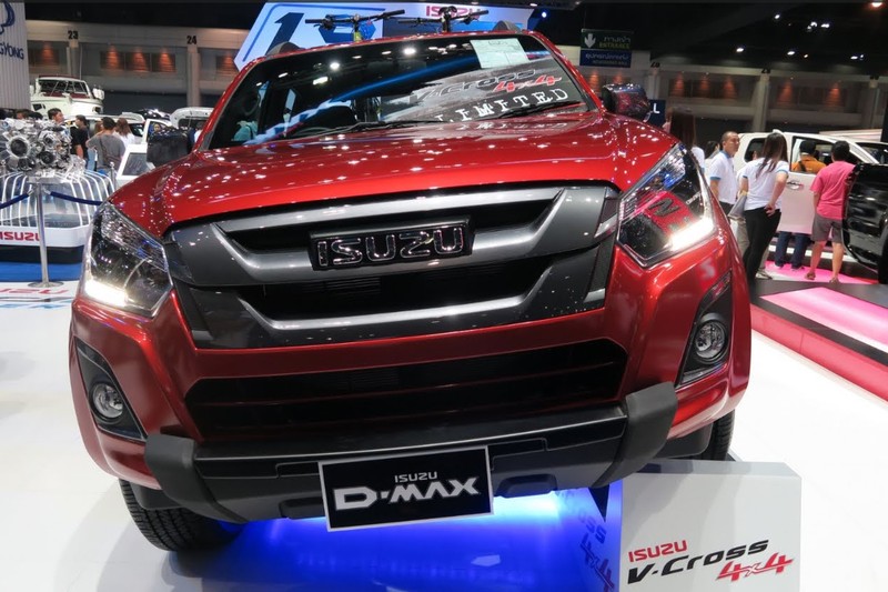 Isuzu nang cap D-Max V-Cross 2017 