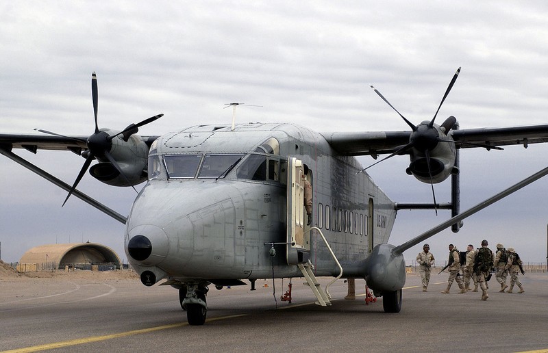 My vien tro may bay quan su C-23B cho Philippines