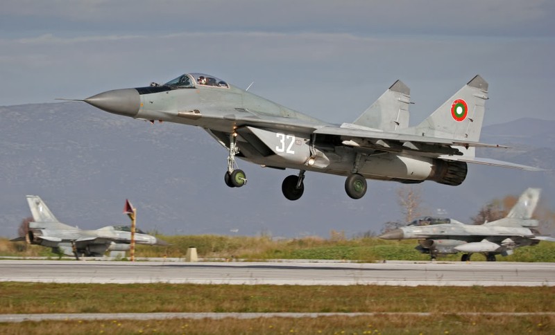 Bao duong tiem kich MiG-29, Bulgaria cach Nga vi gia dat