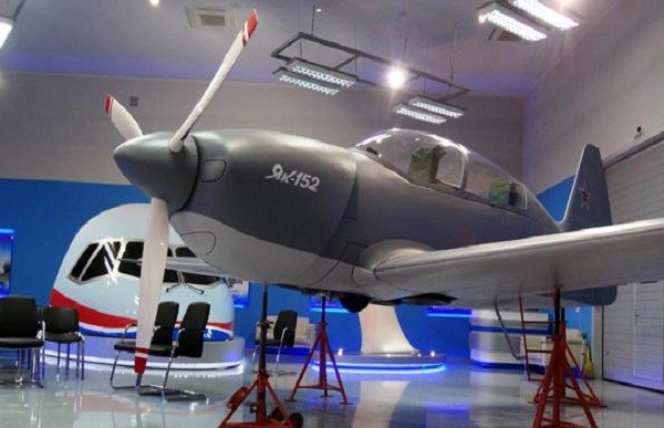Nga chuan bi thu nghiem may bay huan luyen Yak-152