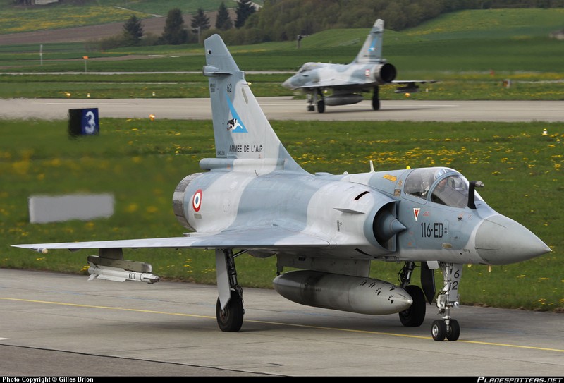 Phap sap ban duoc 18 tiem kich Mirage 2000