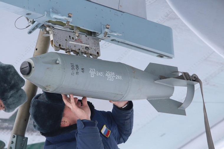 Kinh ngac Nga lap bom cho may bay van tai Il-76MD-Hinh-2