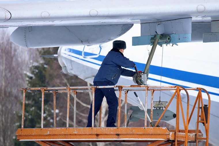 Kinh ngac Nga lap bom cho may bay van tai Il-76MD-Hinh-4