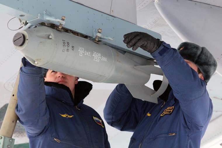Kinh ngac Nga lap bom cho may bay van tai Il-76MD