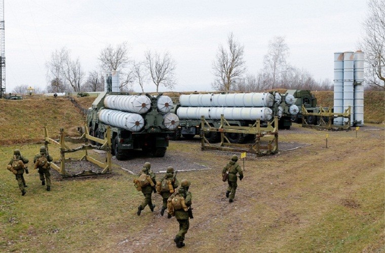 Ten lua S-300 Nga tap tran sat nach NATO-Hinh-2