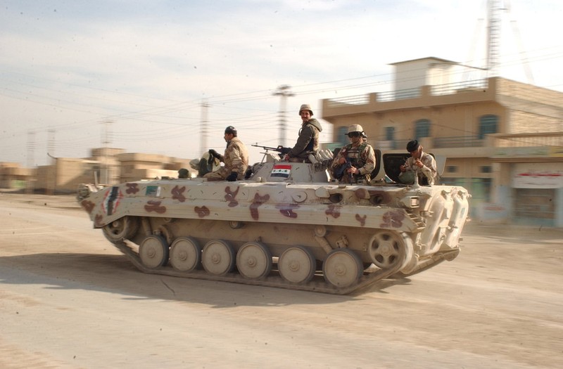 Iraq nang cap xe tang T-72 doi pho IS-Hinh-2