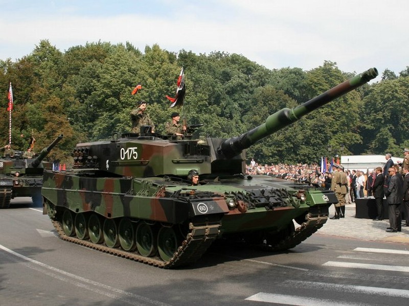 Ba Lan len doi toan bo xe tang Leopard 2A4-Hinh-2