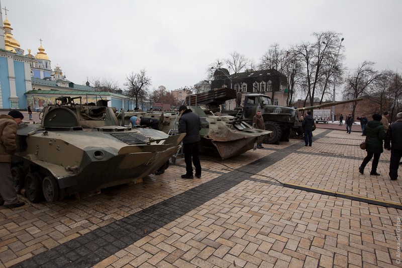 Kiev trung bay vu khi ly khai mien dong Ukraine-Hinh-2