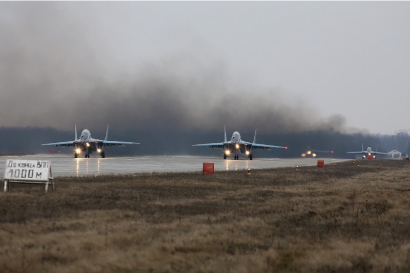 Kham pha bien the huan luyen cua tiem kich Su-27, MiG-29-Hinh-7