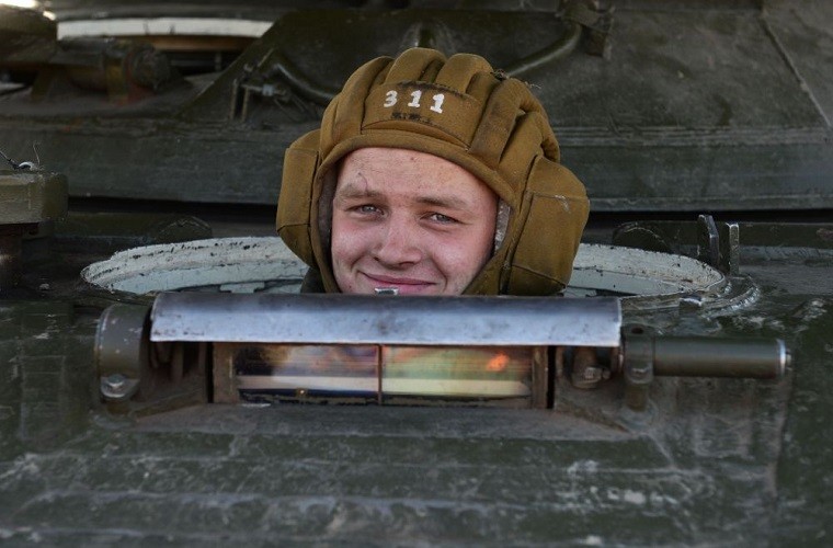 Quan sat dien tap duyet binh o TP Yekaterinburg, Nga-Hinh-4