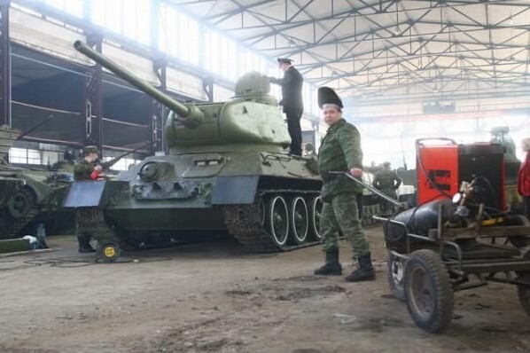 Xe tang T-34 huyen thoai duoc hoi sinh de duyet binh 9/5-Hinh-12