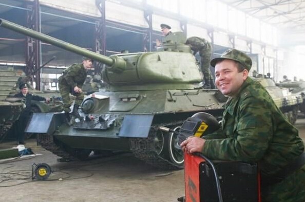 Xe tang T-34 huyen thoai duoc hoi sinh de duyet binh 9/5-Hinh-13