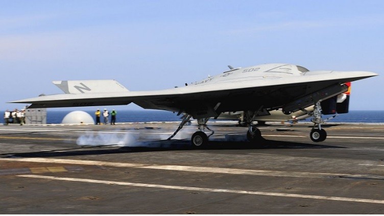 UAV tang hinh X-47B thu nghiem tiep nhien lieu tren khong