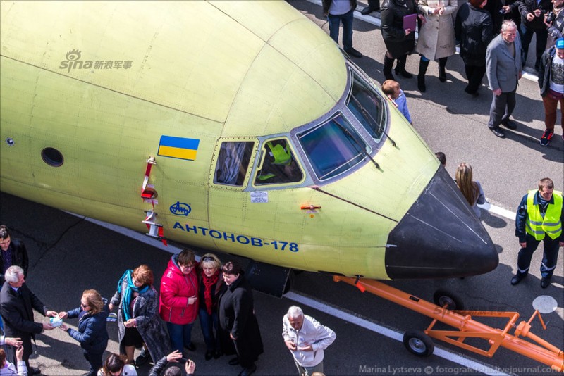 Toan canh ra mat may bay An-178 cua Khong quan Ukraine-Hinh-10
