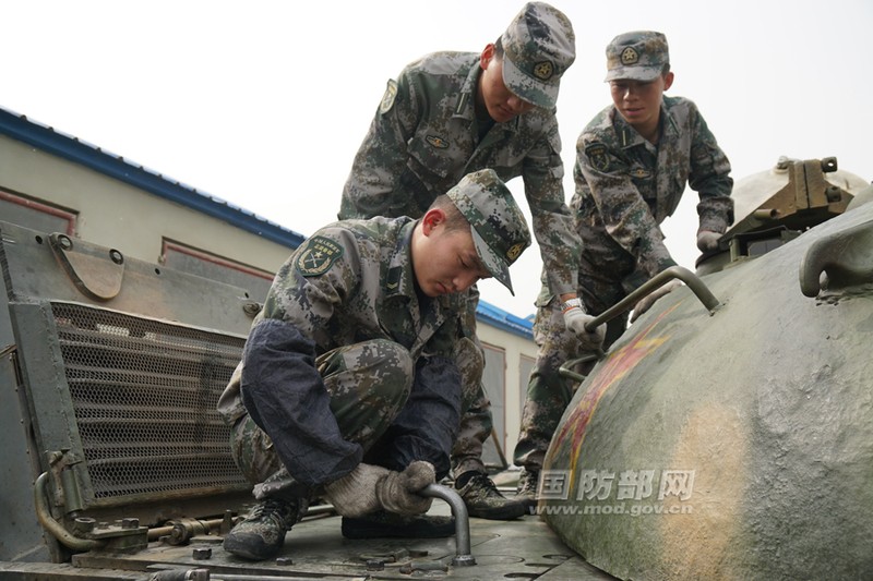 Dot nhap truong day sua xe tang cua Trung Quoc-Hinh-7