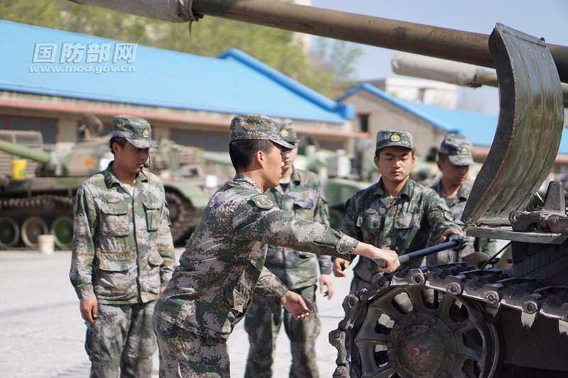 Dot nhap truong day sua xe tang cua Trung Quoc-Hinh-8