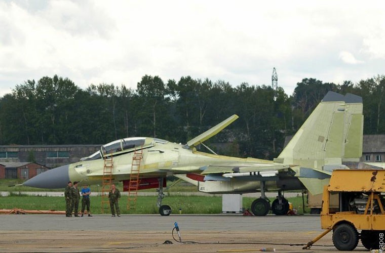 Nha may Irkutsk hoi ha lap rap tiem kich Su-30SM-Hinh-8