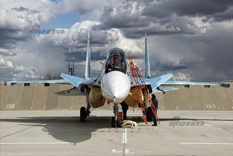 Muc kich may bay Su-30SM, Su-35S Nga luyen duyet binh-Hinh-2