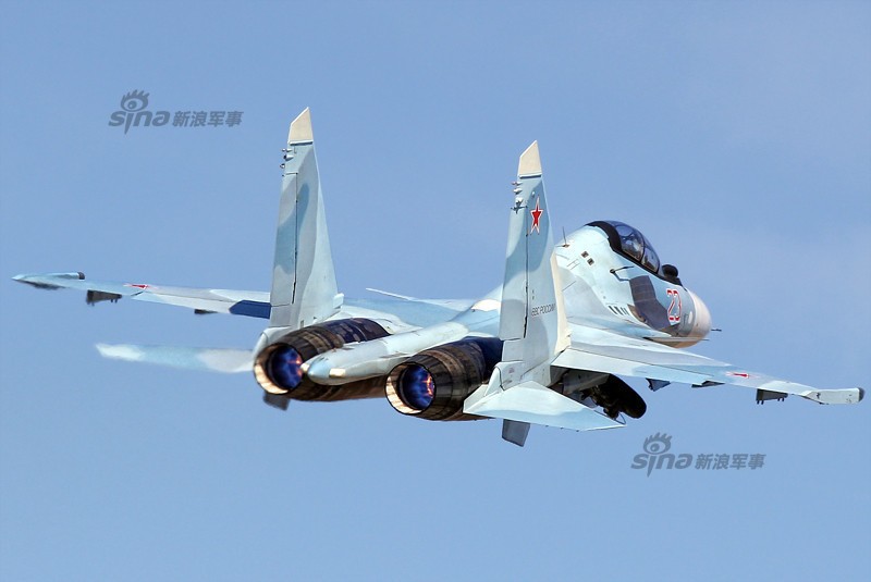 Muc kich may bay Su-30SM, Su-35S Nga luyen duyet binh-Hinh-4