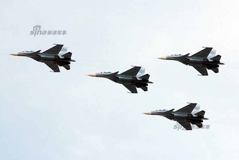 Muc kich may bay Su-30SM, Su-35S Nga luyen duyet binh-Hinh-7