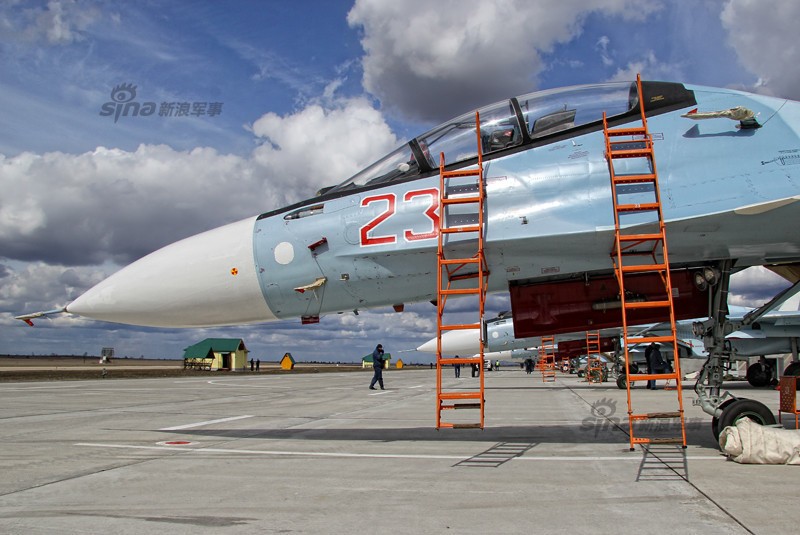 Muc kich may bay Su-30SM, Su-35S Nga luyen duyet binh