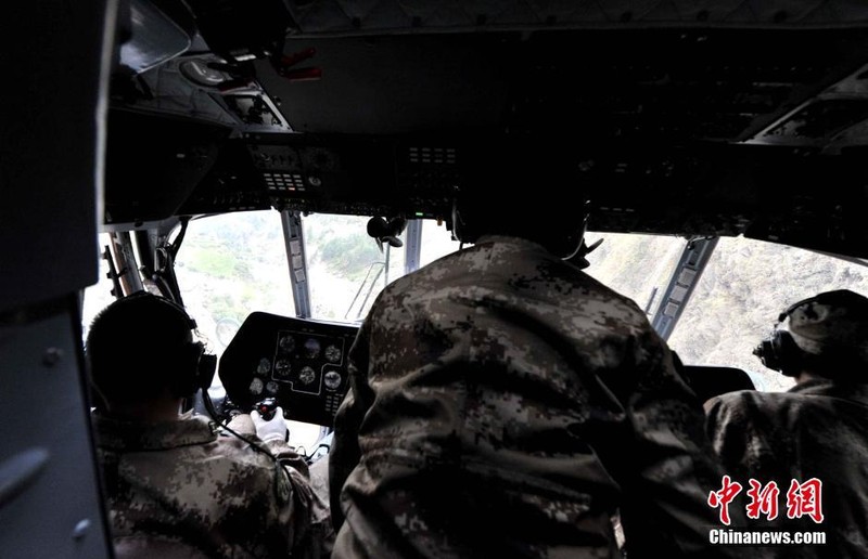 Truc thang Mi-171E TQ vao Nepal cuu ho nan nhan dong dat-Hinh-3