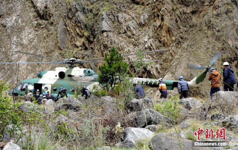 Truc thang Mi-171E TQ vao Nepal cuu ho nan nhan dong dat-Hinh-9