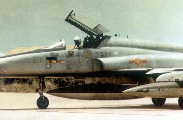 Bat mi chuyen Viet Nam “do” tiem kich F-5E My
