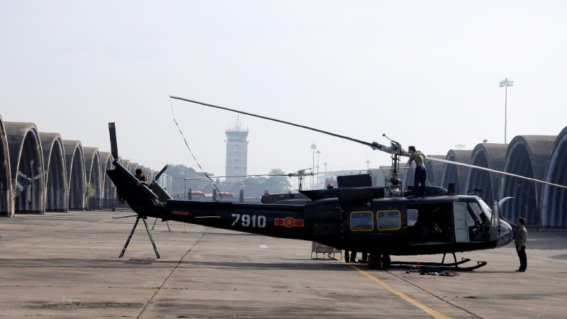 Viet Nam cai tien truc thang UH-1 My the nao?-Hinh-2