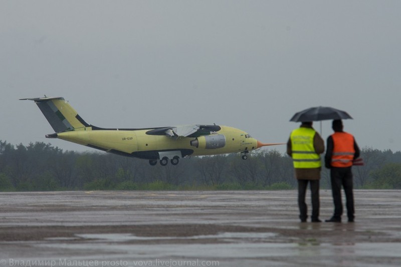 Can canh may bay van tai An-178 Ukraine bay lan dau-Hinh-4