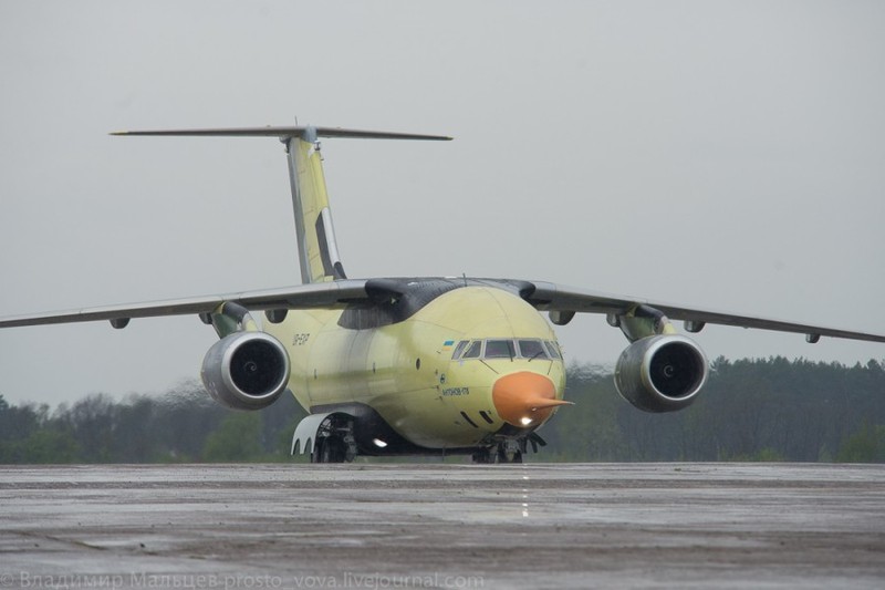 Can canh may bay van tai An-178 Ukraine bay lan dau