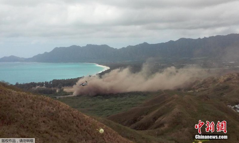 Mo xe may bay MV-22 cua My vua roi o Hawaii