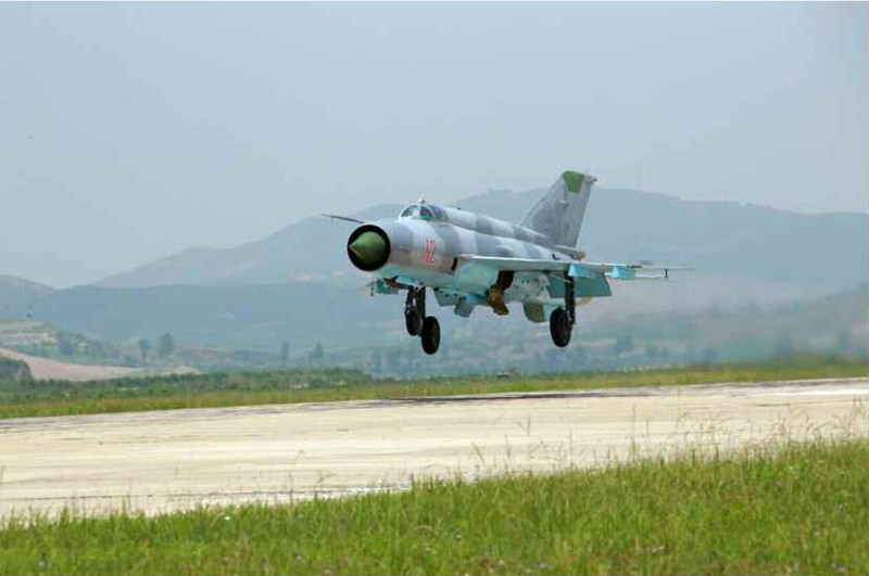 Dung nhan hai nu phi cong MiG-21 dau tien cua Trieu Tien-Hinh-9
