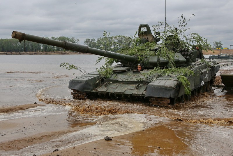 Muc kich xe tang T-72B3 cua Nga vuot song danh dich-Hinh-13