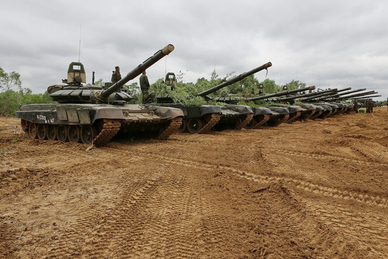 Muc kich xe tang T-72B3 cua Nga vuot song danh dich-Hinh-16