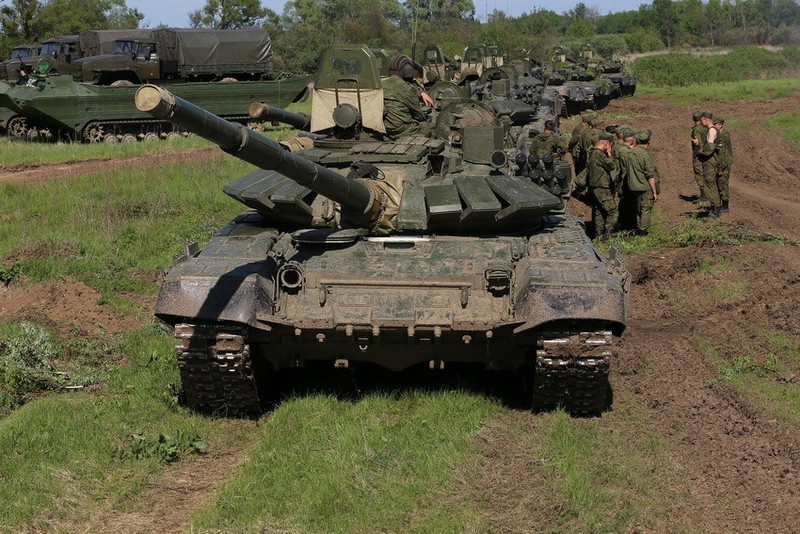 Muc kich xe tang T-72B3 cua Nga vuot song danh dich-Hinh-18