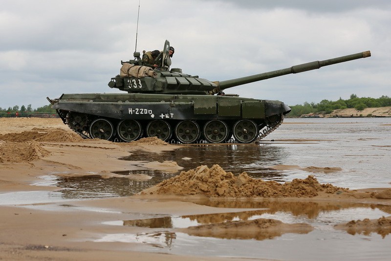 Muc kich xe tang T-72B3 cua Nga vuot song danh dich-Hinh-2