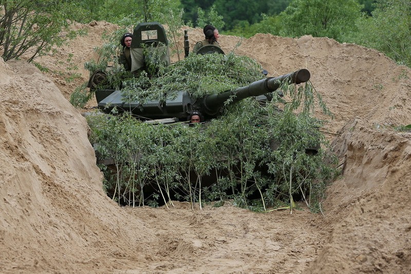Muc kich xe tang T-72B3 cua Nga vuot song danh dich-Hinh-5