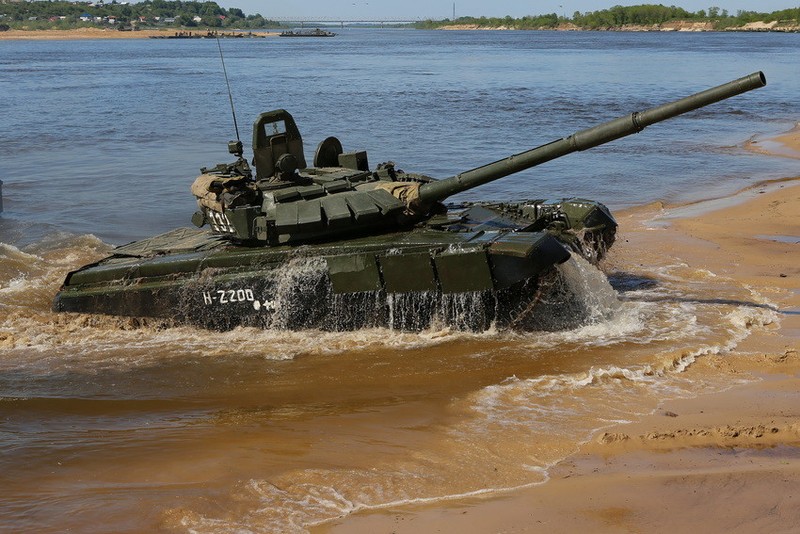 Muc kich xe tang T-72B3 cua Nga vuot song danh dich-Hinh-8
