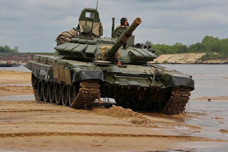 Muc kich xe tang T-72B3 cua Nga vuot song danh dich