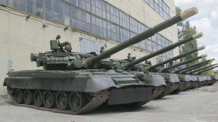 Ukraine dua xe tang T-80 nang cap toi mien dong?